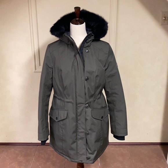 UGG Jackets & Blazers - UGG Adirondack Down Filled Waterproof Parka Olive Green size Large